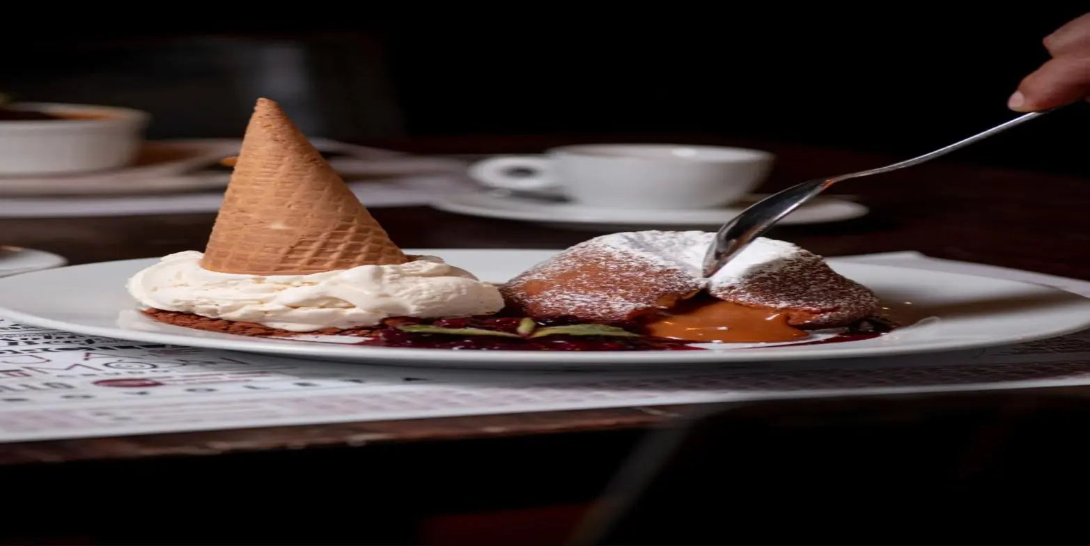 Volcán de dulce de leche con helado casero